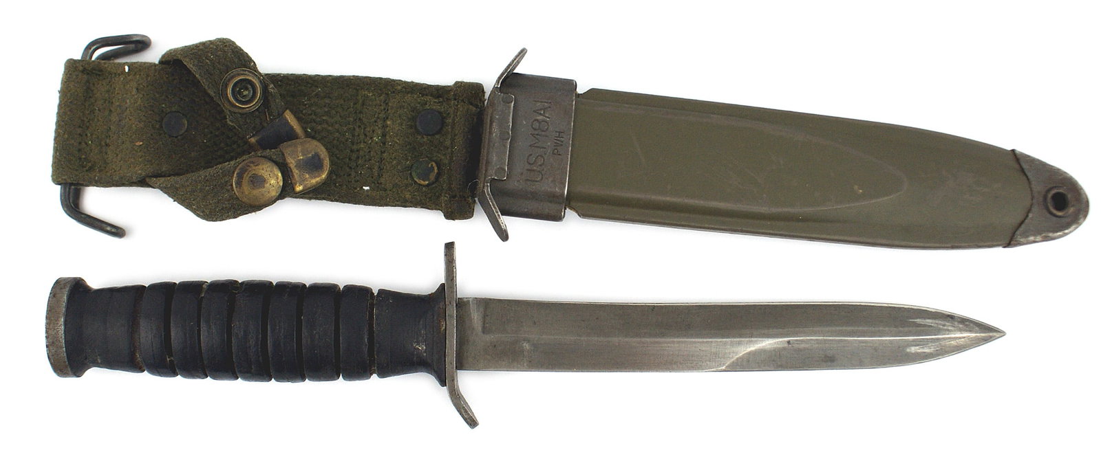 US WWII M3 trench knife UTICA: D-043 US WWII M-3 trench knife. 6 3/4" blade with a hint of the original blue finish. Crossguard is stamped "US M-3 UTICA". Leather washer grip with 8 grooves. Flat, round metal pommel. With a green p