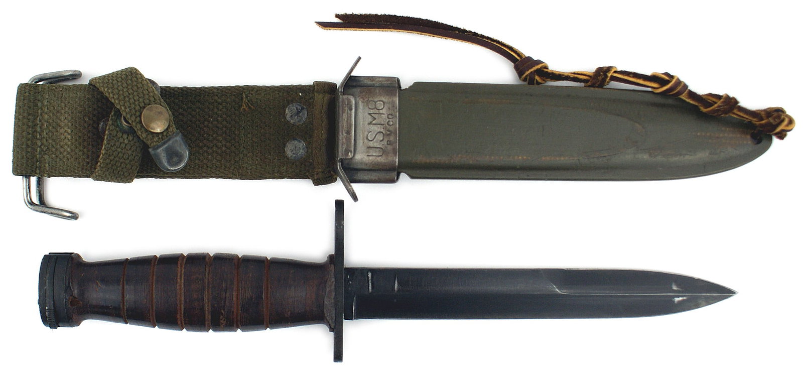 US WWII M4 bayonet M1 Carbine: D-044 US WWII M-4 bayonet, for use with the M-1 Carbine. Flat pommel with all leather washer handle. Straight crossguard with a muzzle ring. Marked with an ordnance bomb and ""USM4 - CASE". 6 3/4" blu