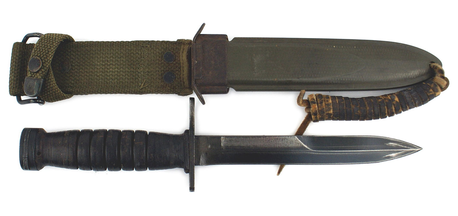 US WWII M4 bayonet M1 Carbine: D-045 US WWII M-4 bayonet, for use with the M-1 Carbine. Flat pommel with all leather washer handle. Straight crossguard with a muzzle ring. Marked with an ordnance Bomb and "USM4 - UTICA" 6 3/4" blue