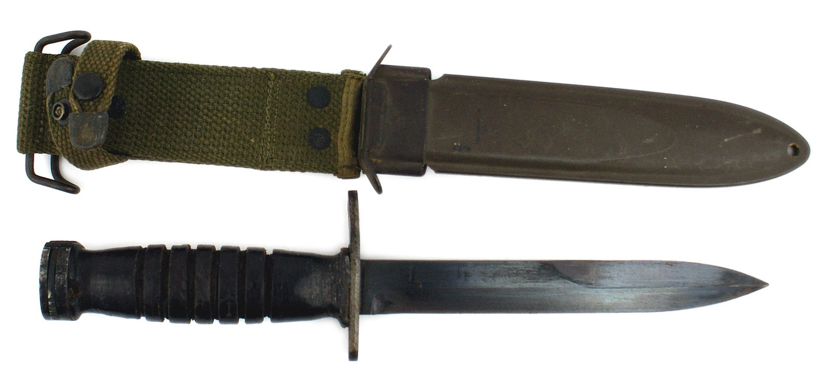 US WWII M4 bayonet M1 Carbine: D-050 US WWII M-4 bayonet, for use with the M-1 Carbine. Flat pommel with all leather washer handle. Straight crossguard with a muzzle ring. Marked with an ordnance Bomb and "USM4" over "UTICA". 6 3/4