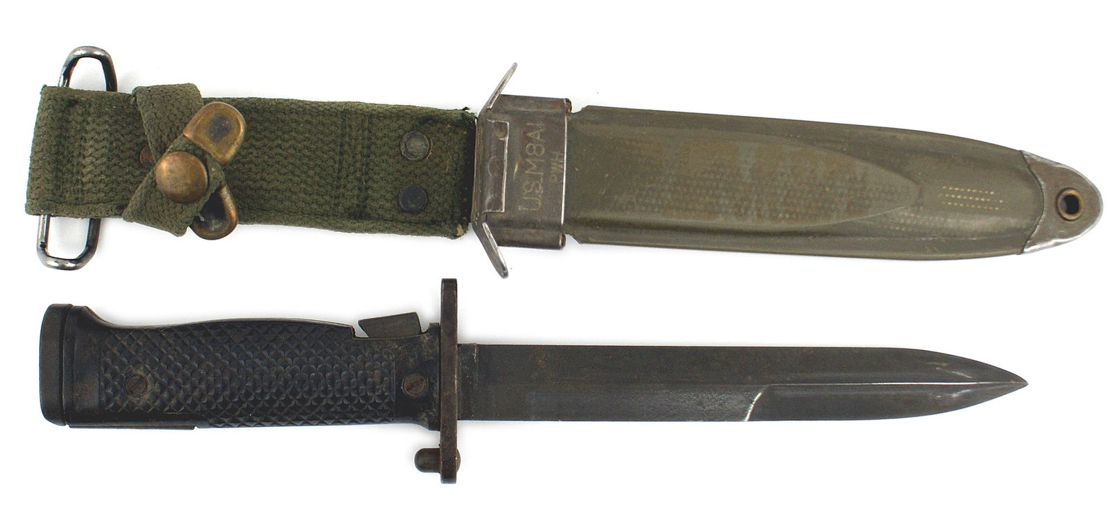 US WWII M5 bayonet M1 Garand rifle: D-056 US M-5 bayonet used with the M-1 Garand rifle. Flat pommel with bayonet slot. Black plastic checkered grip. Crossguard is marked "US M5" and "IMPERIAL". Blued 6 7/8" blade (some wear). Type 2 pl