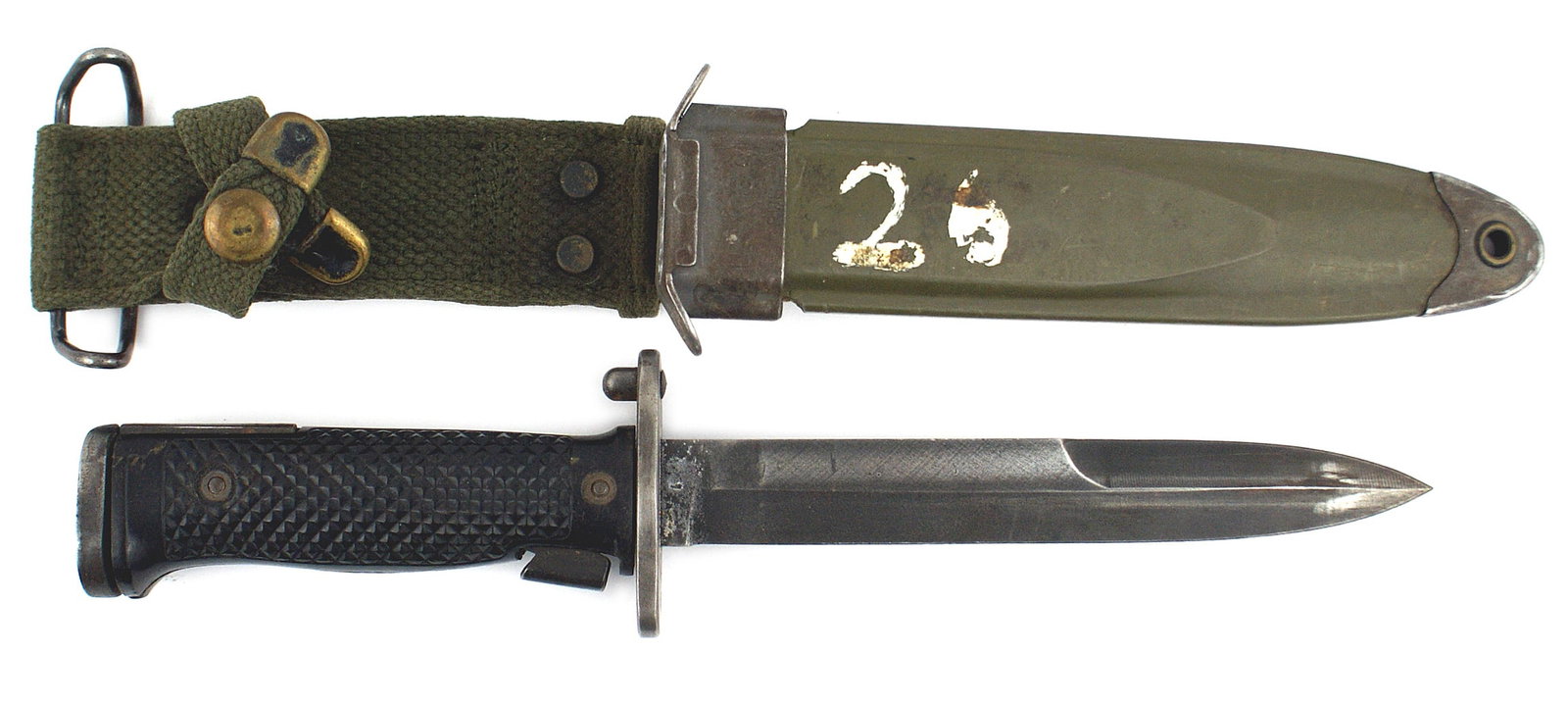 US WWII M5 bayonet M1 Garand rifle: D-057 US WWII M-5 bayonet, for use with the Garand rifle. Flat pommel with checkered black plastic handle. Straight crossguard marked "USM5" and "IMPERIAL". 6 1/2" blued blade. Type 2 plastic scabbard