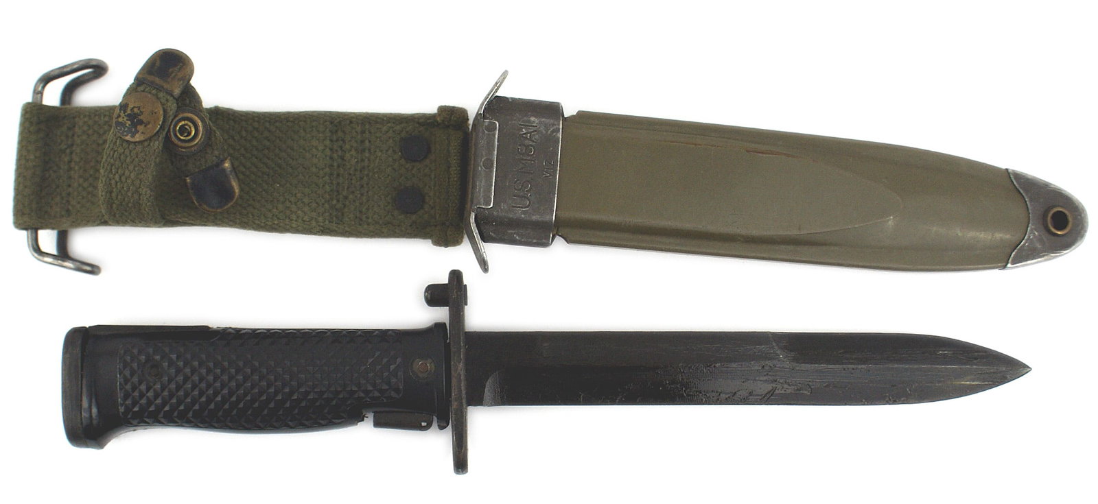 US WWII M5 bayonet M1 Garand rifle: D-058 US WWII M5A1 bayonet, for use with the M-1 Garand rifle. Flat pommel with a checkered black plastic handle. Straight crossguard. Marked with "K-M5A1" and "DYW". 6 5/8" blued blade. Type 2 plasti