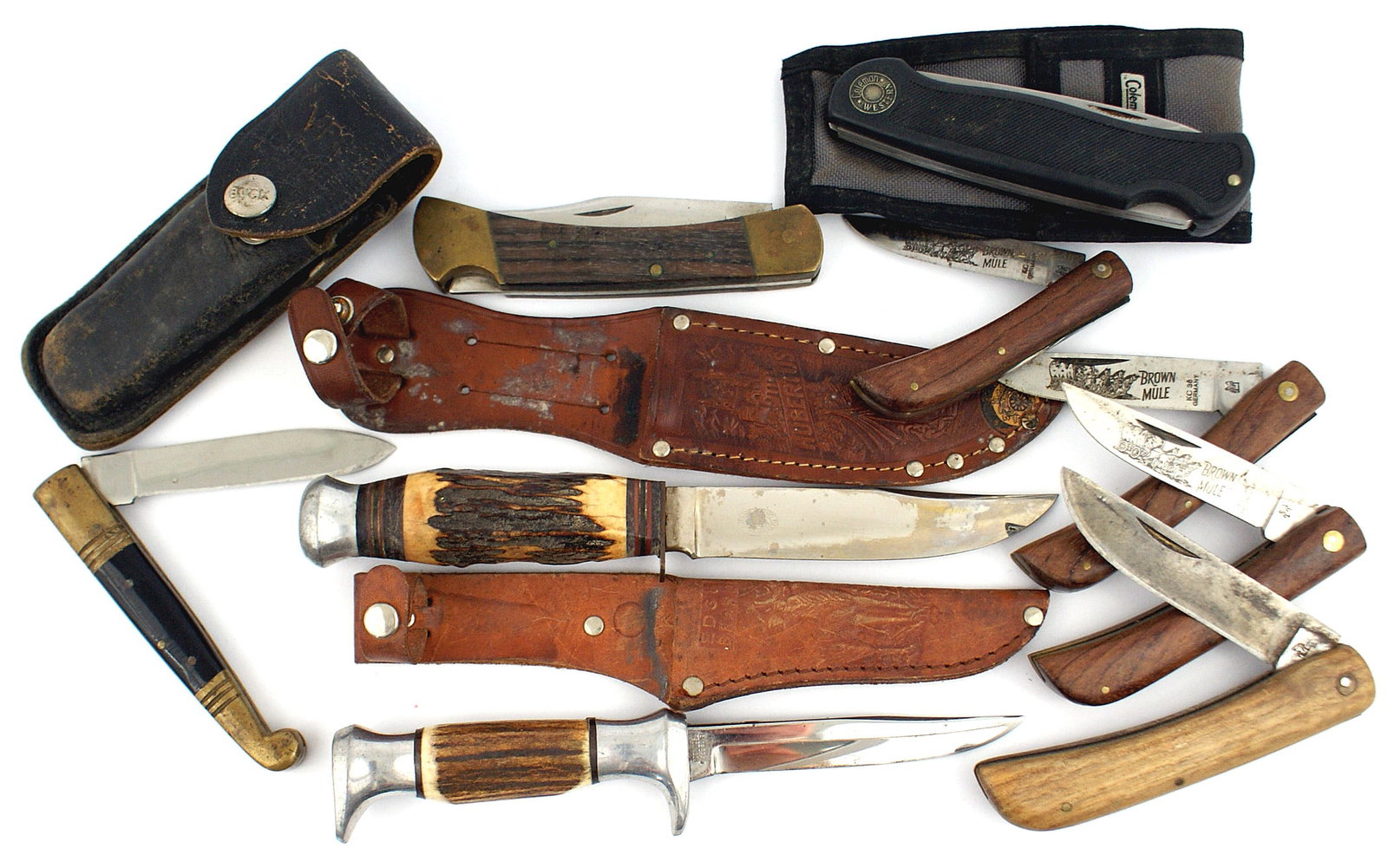 9 knives post war BUCK BROWN: D-068 Lot of 9 miscellaneous knives: (1) Hunting post-war. Stag grip, round oval pommel, grag grip. Bright 4 1/2" " map blade" of the Rhine River from Mainz to Koblenz, Reverse "maker "Kuno RITTER - S