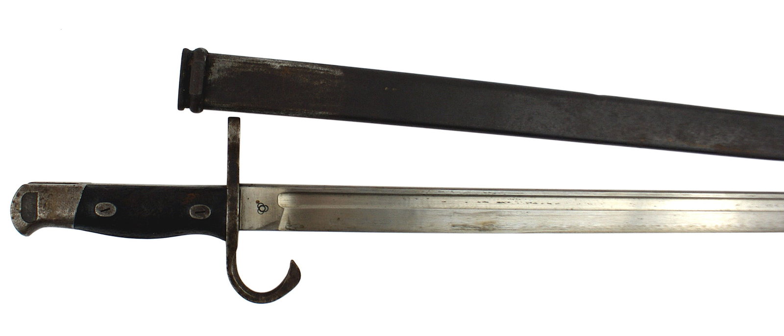 Japanese WWII M1939 Arisaka rifle bayonet: D-079 Japanese WWII M1939 Arisaka rifle bayonet. 15 5/8" clean steel blade (80%of the bluing remains.) with the stamp of the Kokura Arsenal. Wood grips with a steel pommel, crossguard/muzzle ring and 
