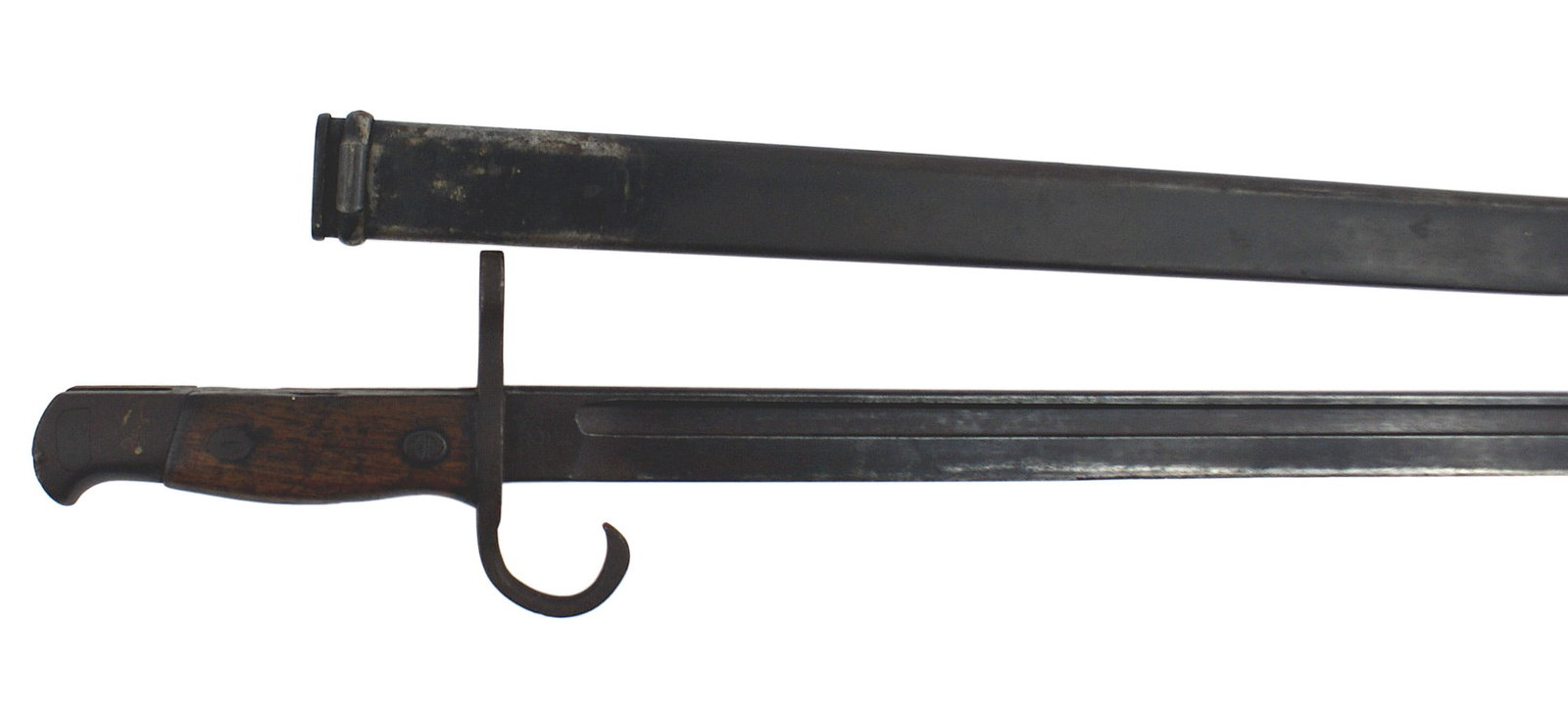Japanese WWII M1939 Arisaka rifle bayonet: D-082 Japanese WWII M1939 Arisaka rifle bayonet. 15 3/4" clean steel blade with the stamp of the Kokura Arsenal. Wood grips with a steel pommel, crossguard/muzzle ring and hooked quillon. There is a d