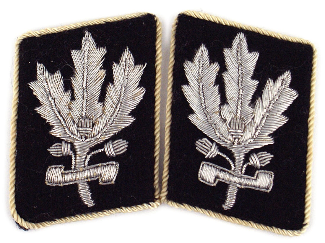German WWII collar tabs SA High Command: H-028 Third-Reich Collar tabs for a Hauptamt Brigadefuhrer on the SA High Command. Three embroidered silver bullion oak leaves, two acorns and a wolfsangel on a black tab with twisted white cord pipin