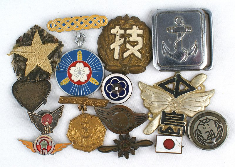 Lot of 12 Japanese WWII pins etc: B-191 Lot of 12 Japanese WWII specialty/patriotic lapel pins and hat devices. Also with an embroidered cap star and a Navy anchor waistbelt buckle. II
