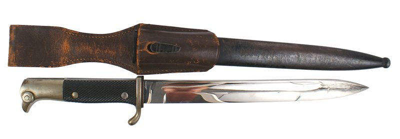 German WWII Army parade dress bayonet: D-85 German Army Third-Reich parade dress bayonet. 9 5/8" excellent blade - marked with logo and "E.PACK+SOHNE - SOLINGEN". Green felt (Jager) insert in pommel slot. Finish on scabbard is scratched. B