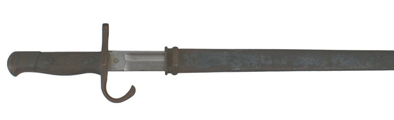 Japanese Arisaka M1897 bayonet: D-89 Japanese Arisaka M1897 bayonet. Steel "bird head" pommel and hooked quillon guard with a muzzle ring. Fittings and steel scabbard have light rust and should be cleaned. Clean metal blade has some