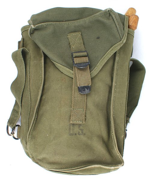 U.S. WWII O.D. ammunition bag: M-052 U.S. WWII O.D. ammunition bag. With a 2-compartment grenade pouch with a strap, leather faced O.D. wool gloves, a hand-powered flashlight-marked "DACO - LITE", 6 wood tent pegs and an Ordnance D