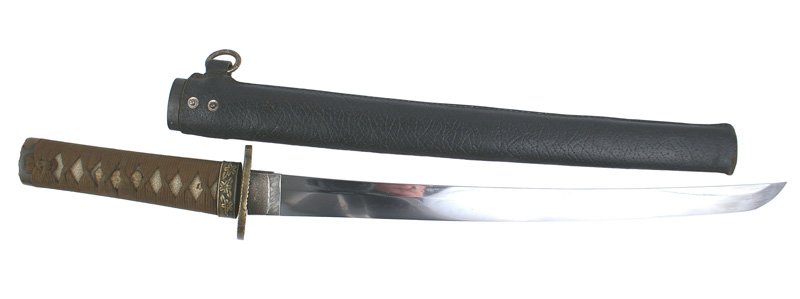 Japanese WWII waskazashi samurai sword: D-092 Japanese WWII waskazashi. Excellent 15" blade with an exceptional high billowing temper line. Stepped silver habaki with "cat paw scratches" and a stippled pattern. Tang has an old copper plug n
