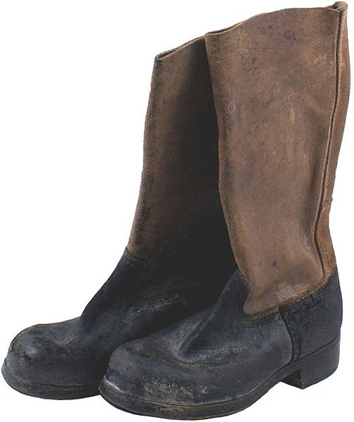 German WWII Army officer boots: N-031 German WWII Army black leather with natural leather shafts, boots. Original steel rim on heel, hobnails, and tap. Small size. II
