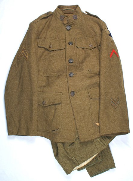 U.S. WWI 26th Yankee Division uniform: F-046 U.S. WWI 26th "Yankee" Division uniform: Wool four-pocket stand-up collar tunic. Has both collar discs - "US" and crossed rifles. "YD" divisional shoulder patch. Corporal chevrons on right arm. 
