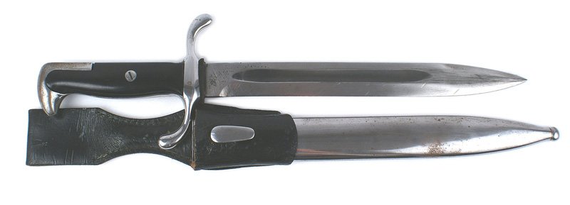 U.S. G.I. made fighting knife Garand bayonet: D-177 G.I. made fighting knife. Basic Garand bayonet. 9 1/2" cut down blade ("AFH"). Slot in pommel filled in and added "S" crossguard - all polished steel finish. Smooth black bakelite grips. Polishe