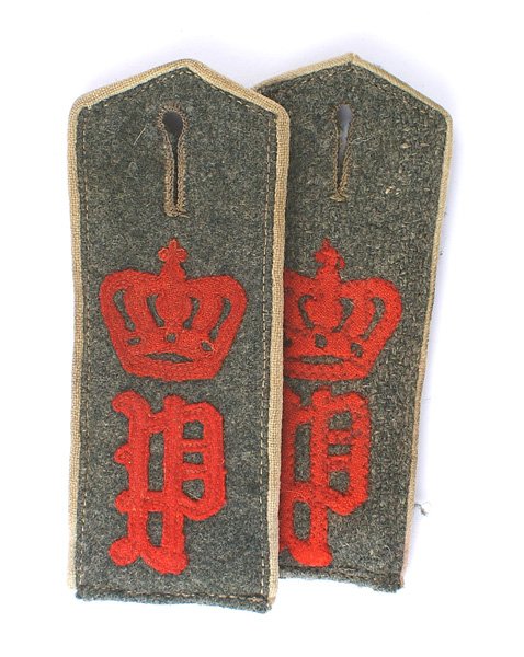 German WWI 91st Infantry shoulder boards: H-101 German WWI 91st Infantry shoulder boards. White piped feld-grau with a red crown over a large gothic "P". Mismatched pair. II