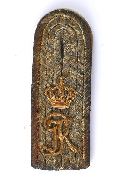 Bavarian officer single shoulder board: H-110 Bavarian officer's single shoulder board. Silver bullion wire cord with blue "V's" - on white underlay. Gilt metal crown and "GK" cipher. About II