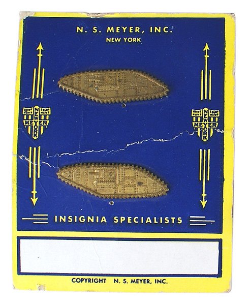 U.S. 1st type tank collar insignia WWI style: F-138 U.S. 1st type tank collar insignia. WWI style, clutch-back. Mounted on original "N.S. MEYER, INC. - NEW YORK" display card. II