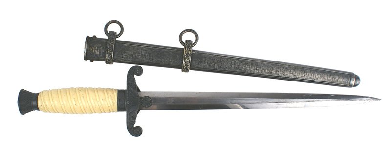 German WWII Army Officer dress dagger: D-004 German WWII Army Officer dress dagger. Off-white bakelite grip. Aged darkened patina on pommel, crossguard and scabbard. Excellent 10 1/8" unmarked blade. II+