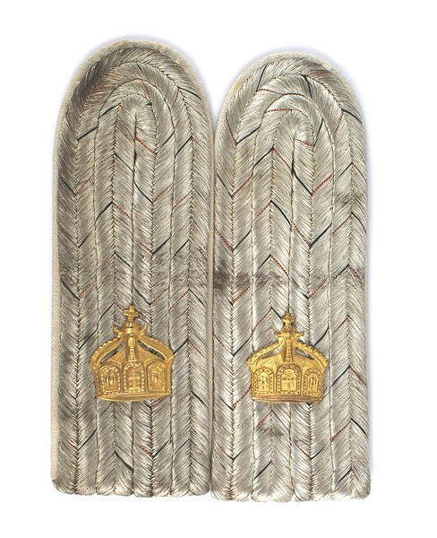 Imperial German Sea Battalion shoulder boards: H-112 Imperial German Sea Battalion Leutnant shoulder boards. Gilt metal Hohenzollern Crown on silver wire boards with black/red "V's". White underlay. Slip-on type. Pair. II