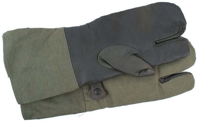 German WWII Army gauntlet mittens: N-011 German WWII Army cloth gauntlet type mittens. Leather facings and straps with a trigger finger. Unissued condition. I