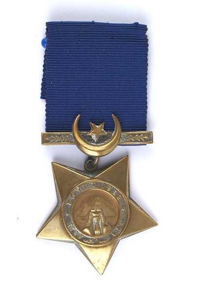 British Khedive Egypt Star medal: B-140 British Khedive's Egypt Star. Heavy bronze 5-pointed star with center roundel bearing a relief profile of an ancient Egyptian, pyramids and "EGYPT 1882". Reverse bears the Khedive's crowned mono
