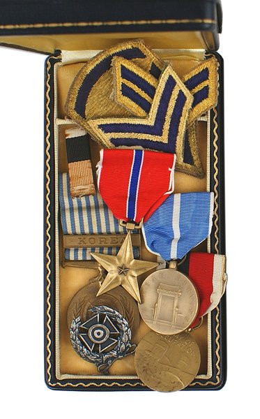 U.S. Korean War lot Bronze Star etc: B-179 U.S. Korean War grouping: (1) Bronze Star - named to "RUSSELL H. GALLAGHER". Cased. (2) Japan Army of Occupation. (3) "KOREAN SERVICE". (4) UN with "KOREA" bar. (5) Expert badge. II
