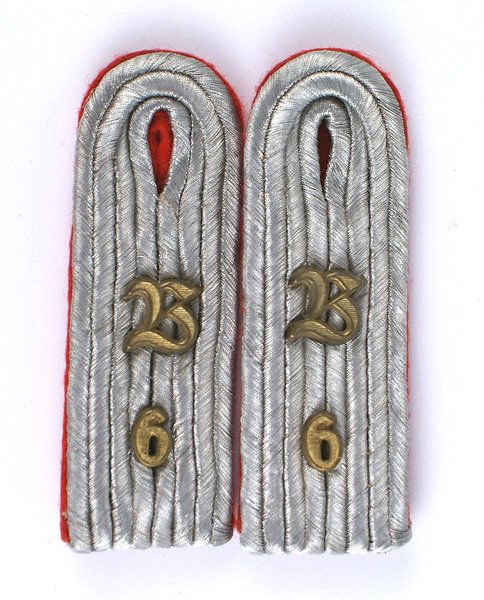 German WWII Artillery Observer shoulder boards: H-033 German WWII Army Artillery Officer's Observer shoulder boards. Silver bullion cord with red underlay. Gilt brass "B" and "6" are attached .Slip-on type. II+