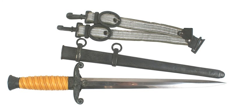 German WWII Army officer dagger: D-004 German WWII Army officer dagger. Deep purple patina on the age toned silvered oak leaf decorated pommel and eagle/swastika crossguard. Deep yellow-orange grip. About excellent Eickhorn blade wit