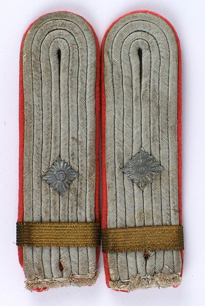 Pair of German WWII Panzer shoulder boards: H-068 Pair of German WWII Panzer 1st Lt. shoulder boards. Aged "pips" on gray cord with pink underlay. Flat gold wire slip-ons - indicates service time. Sewn-in type. II-