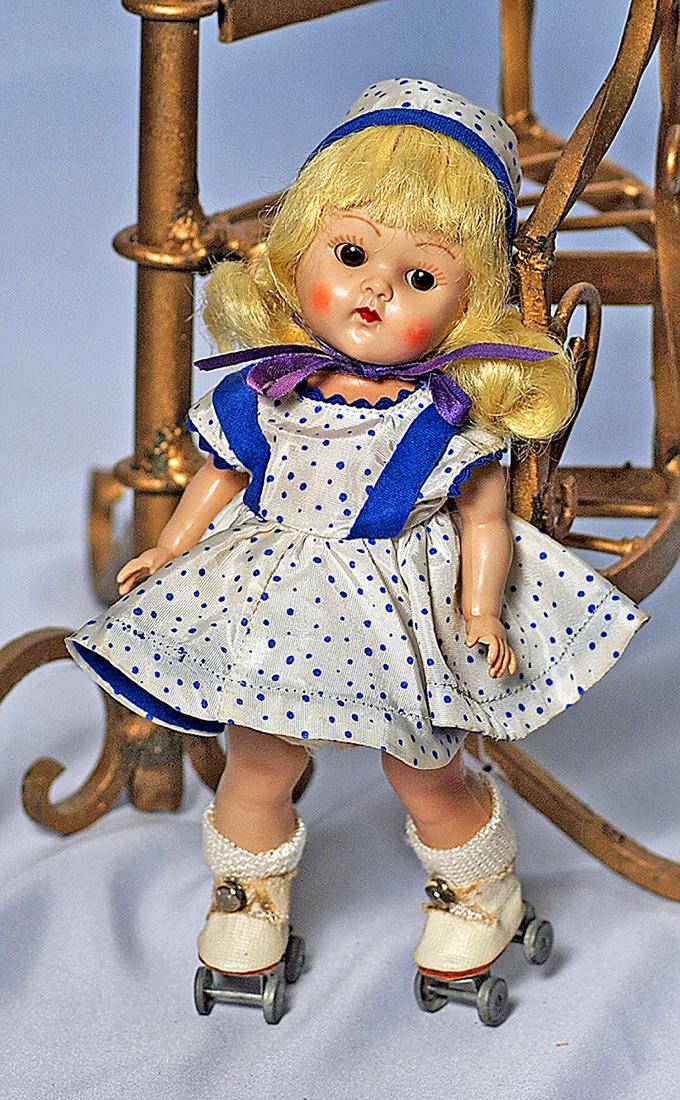 211.  GINNY ROLLER SKATER BY VOGUE. 8".  All-hard (1 of 1)
