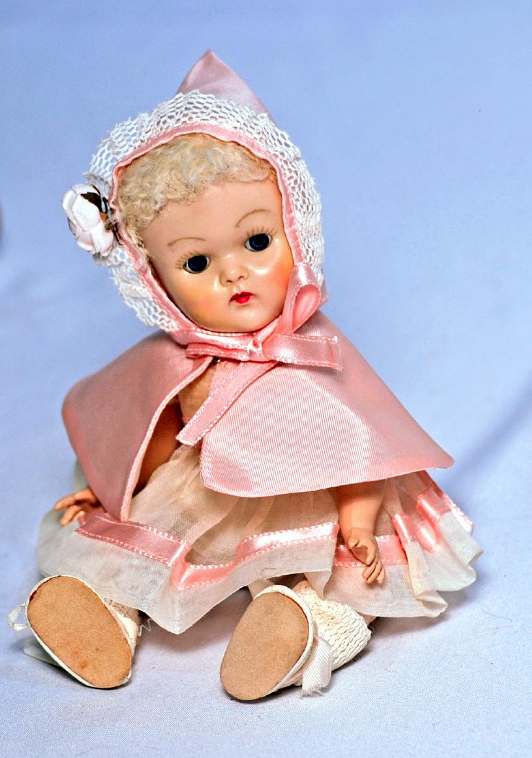 213.  VOGUE GINNY CRIB CROWD BABY.  8".  All-hard (1 of 1)