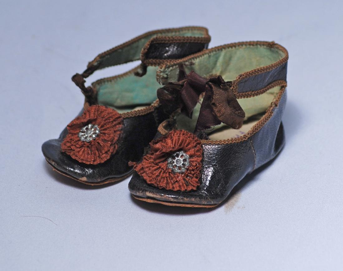 270.  PAIR OF ANTIQUE FRENCH DOLL SHOES.  Marks: (1 of 1)