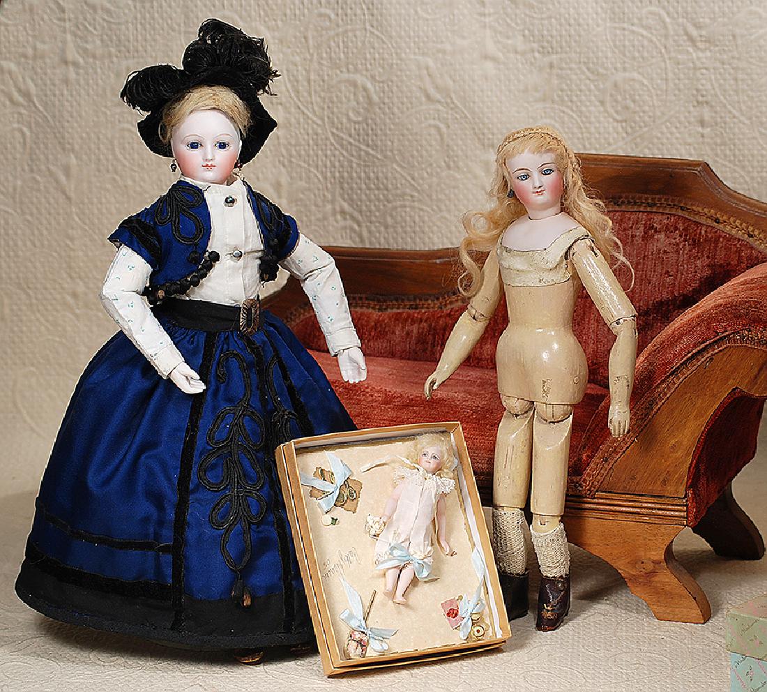 FRENCH BISQUE MIGNONETTE "NANETTE" IN PRESENTATION BOX (1 of 2)