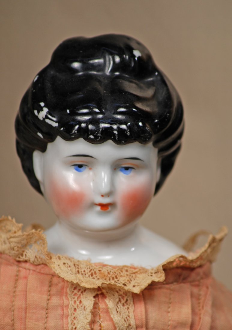 GERMAN CHINA LADY WITH RARE HAIR STYLE. (1 of 3)