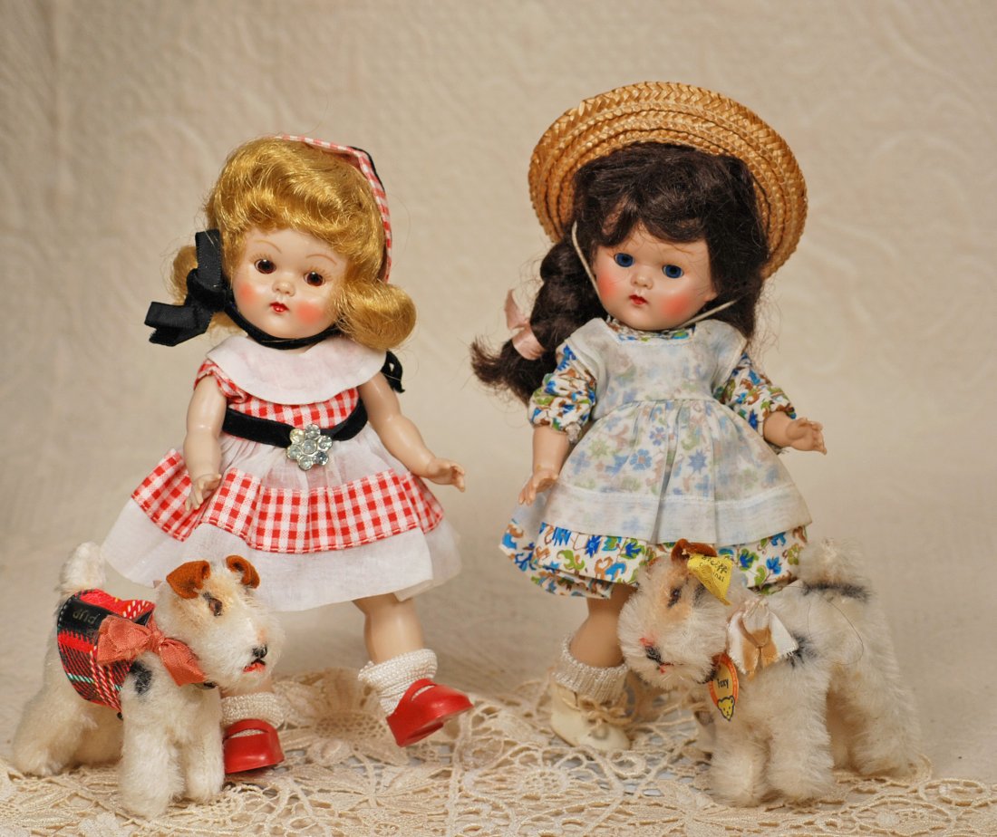 TWO VOGUE GINNY HARD PLASTIC DOLLS AND TWO STEIFF PUPS (1 of 1)