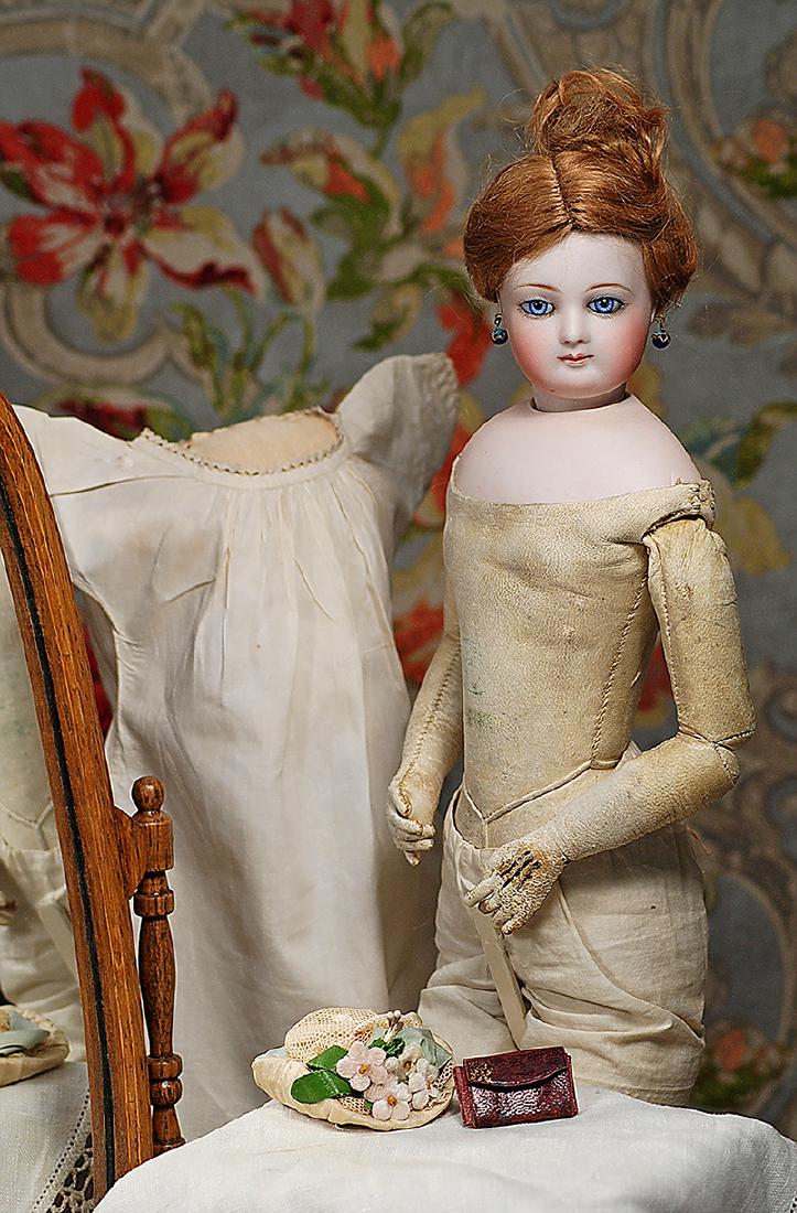 MINIATURE LEATHER PURSE AND BONNET FOR POUPEE 1 ¼" dark (1 of 2)