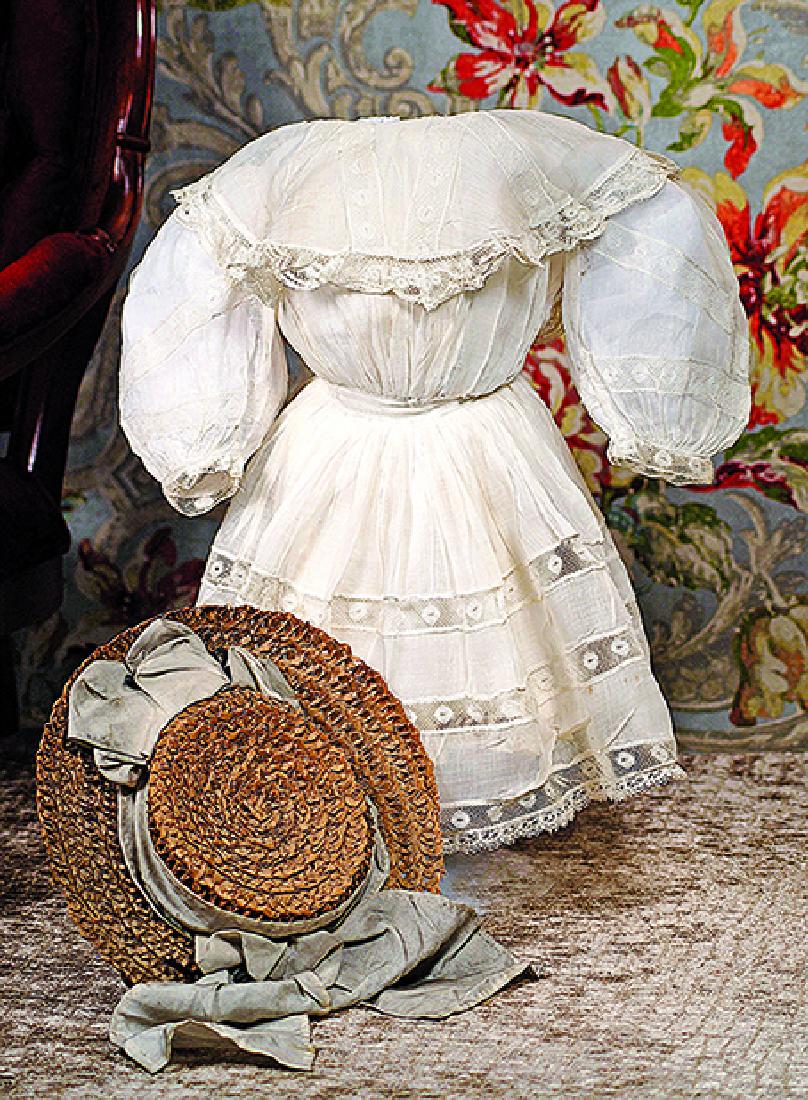 ANTIQUE DOLL DRESS AND BONNET Fine white cotton dress (1 of 1)