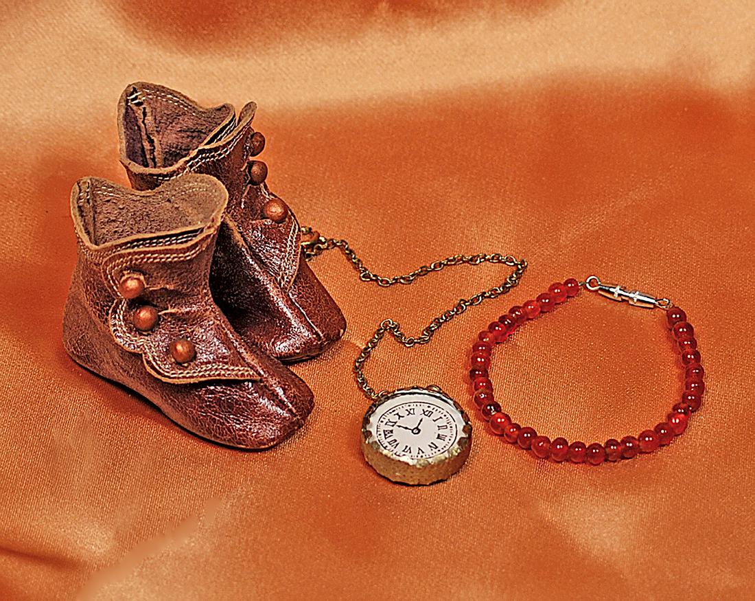 ANTIQUE DOLL BOOTS AND ACCESSORIES 2" L. pair of brown (1 of 1)