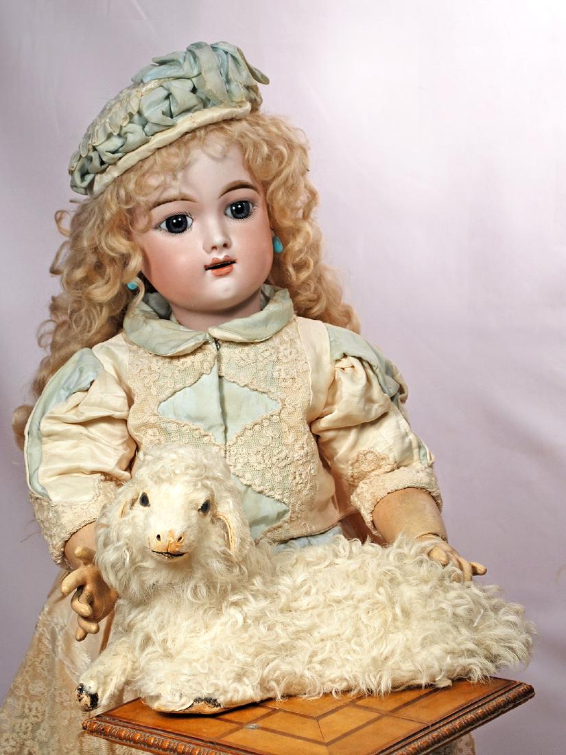 91. WOOLLY LAMB CANDY CONTAINER. Paper mache lamb with (1 of 2)