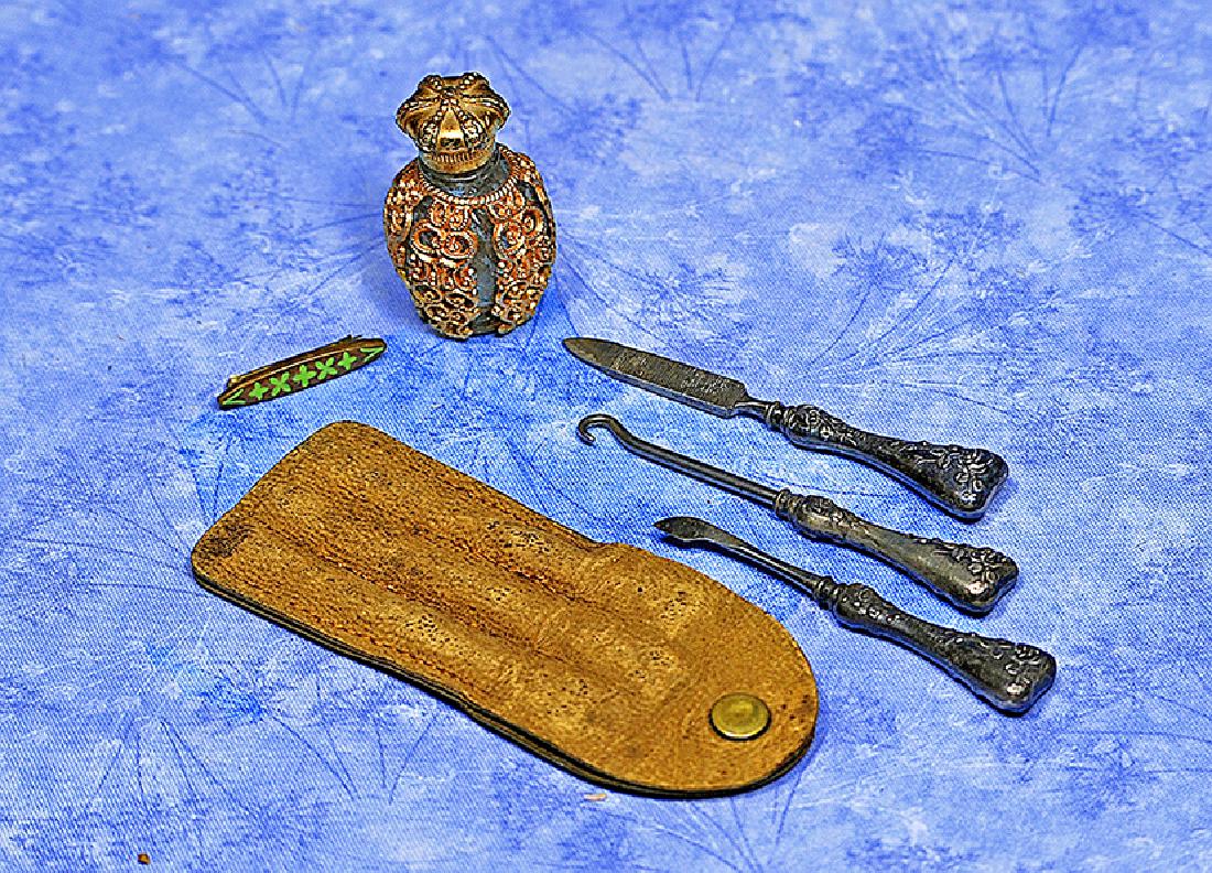 101. ANTIQUE SILVER MANICURE SET & ACCESSORIES. Solid (1 of 1)