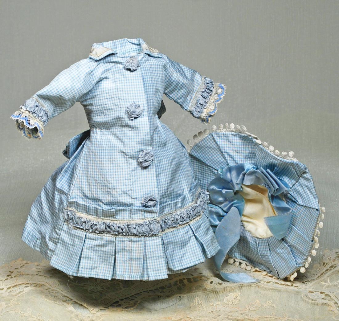 32. SILK DRESS AND BONNET FOR SMALL DOLLS. Fine pale (1 of 1)