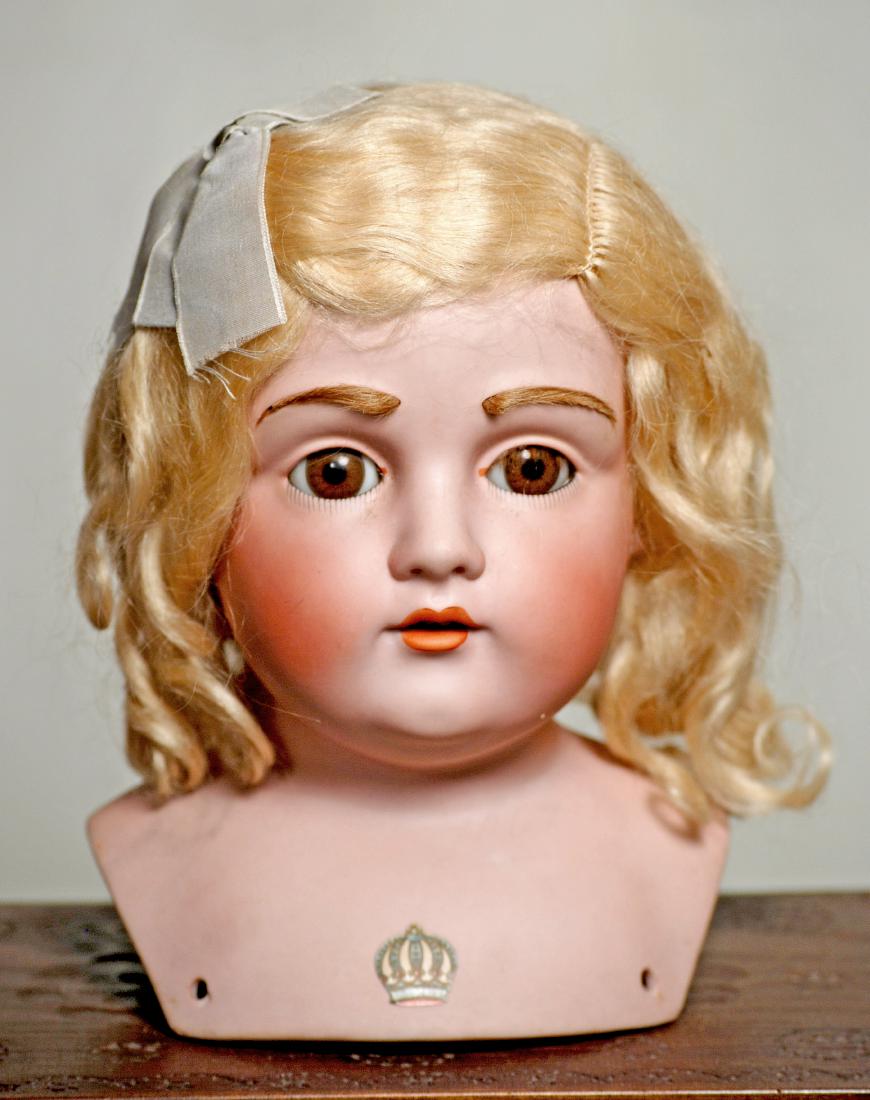 87. KESTNER GERMAN BISQUE DOLL HEAD. Marks 195.12 Dep,