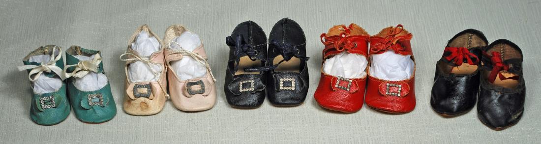 192. FIVE PAIR OF DOLL SHOES. 2 ¾” to 3 (1 of 1)