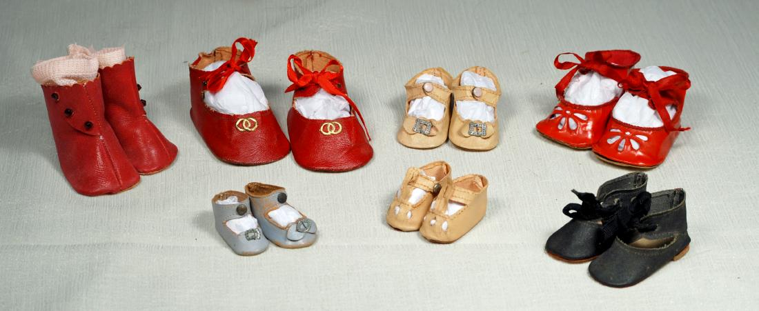 222. SEVEN PAIR OF DOLL SHOES. 2” to 3 ¾: 222. SEVEN PAIR OF DOLL SHOES. 2” to 3 ¾” lengths, styles and colors as illustrated. Good condition.