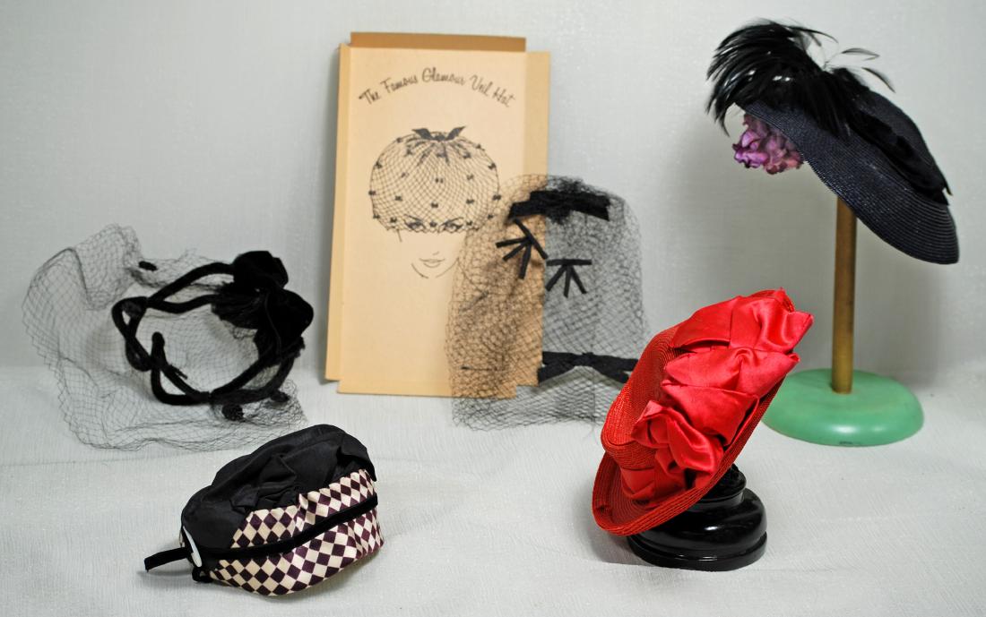 223. GLAMOUR VEIL AND ASSORTED DOLL HATS. Vintage (1 of 1)