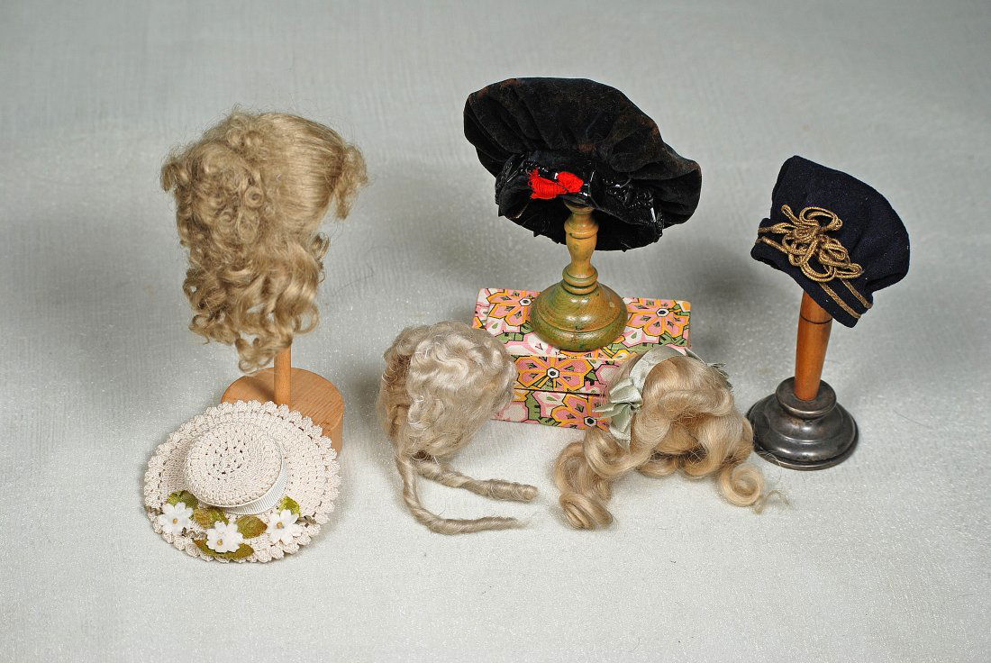 WIGS AND HATS FOR SMALL DOLLS (1 of 1)