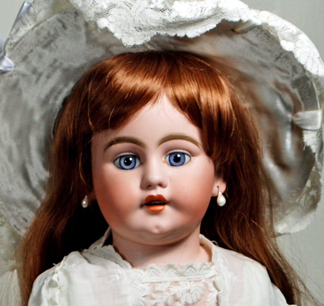 SIMON & HALBIG BISQUE DOLL, MOLD 1040.: SIMON & HALBIG BISQUE DOLL, MOLD 1040. Marks: S H 1040/18. 25”. Bisque shoulderhead, stationary glass eyes, open mouth, accented lips, upper teeth, synthetic wig, new kid body. Fine quality bisque, 