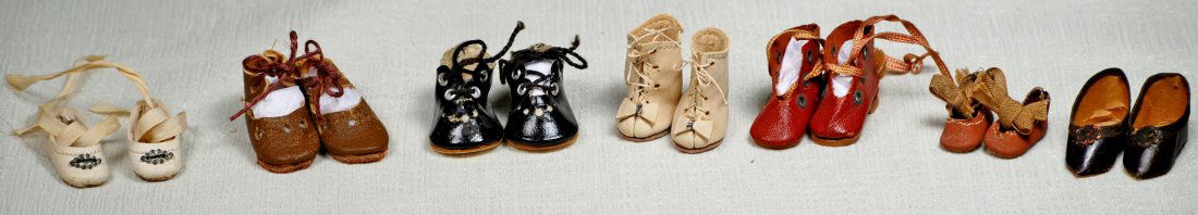 GROUP OF SHOES FOR TINY DOLLS (1 of 1)