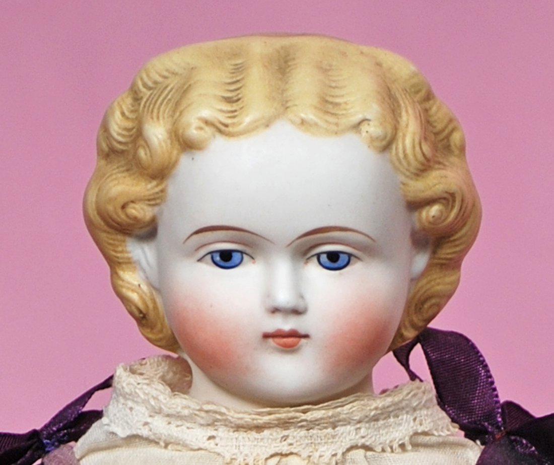 GERMAN BISQUE YOUNG LADY WITH SCULPTED HAIR (1 of 3)